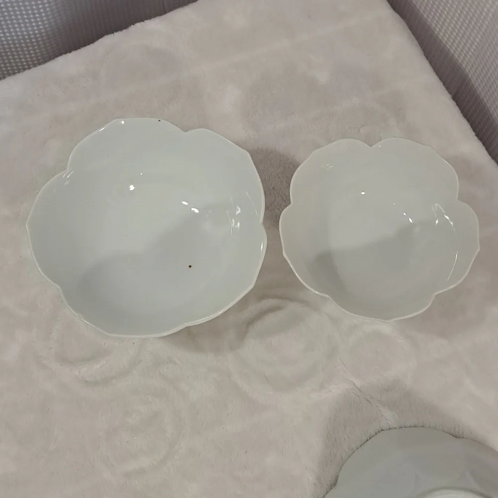 White Porcelain, Blanc de Chine Porcelain Fruit Bowls